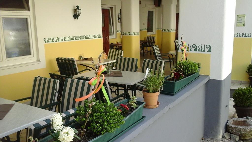 Gasthof Zum Goldenen Pflug อัมชเตทเทิน ภายนอก รูปภาพ