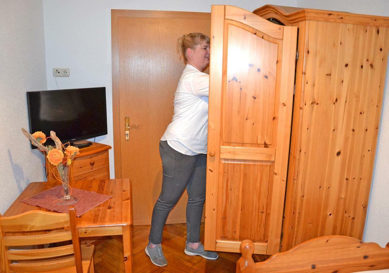 Gasthof Zum Goldenen Pflug อัมชเตทเทิน ภายนอก รูปภาพ