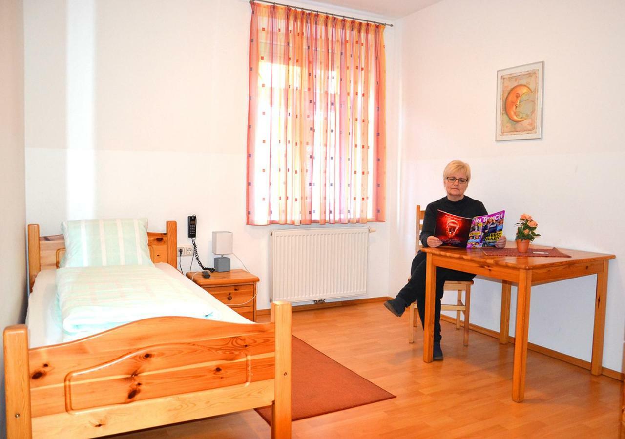 Gasthof Zum Goldenen Pflug อัมชเตทเทิน ภายนอก รูปภาพ